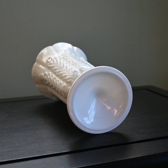 VTG MCM E. O. Brody Co. Milk Glass Tall Fluted Pedestal Vase M5200 Flower Fern - Picture 7 of 9